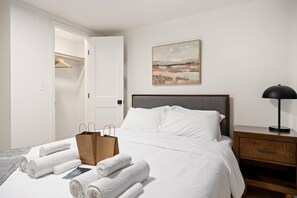 2 bedrooms, desk, iron/ironing board, free WiFi - The Silo 7 - 2 FULL BA Double Delight (Morton)