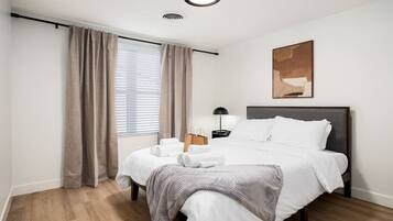 2 عدّة غرف نوم ومكتب ومكواة/لوح كي وواي فاي مجانًا