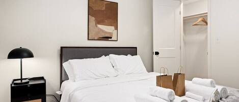 2 bedrooms, desk, iron/ironing board, free WiFi