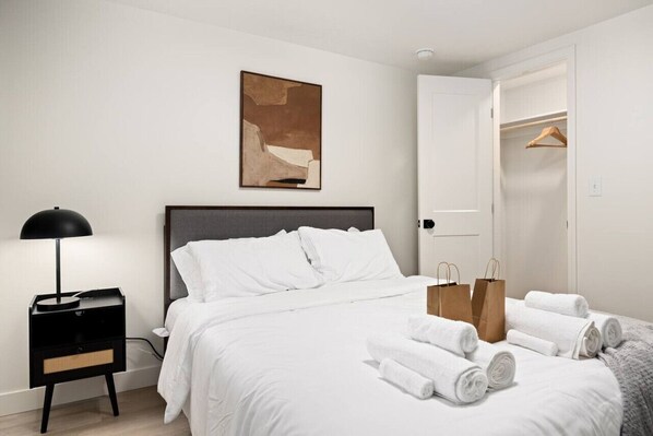 2 bedrooms, desk, iron/ironing board, free WiFi