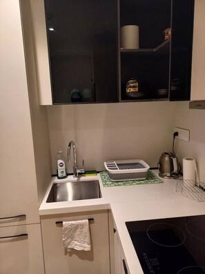 Private kitchen - A serene and comfy place to stay (Accra)