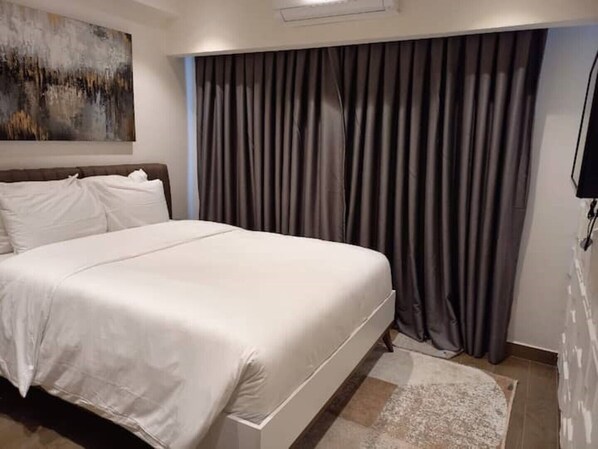 1 bedroom, iron/ironing board, WiFi, bed sheets - A serene and comfy place to stay (Accra)