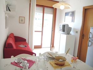 Apartment, 1 Bedroom, Balcony, Ocean View | Dining room