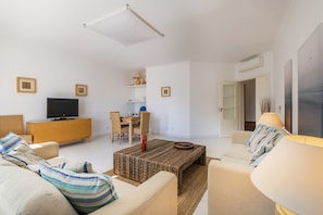 Family Apartment | Living area - Prainha Family Holidays (Portimão)