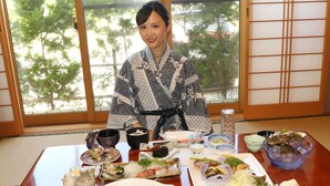 A traditional Japanese meal setup with various dishes on a tatami mat. - Akatsukien (Kitaibaraki)