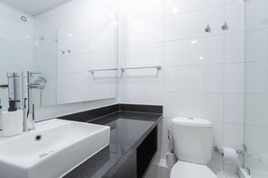 تجهيزات دش، مجففات شعر، مناشف