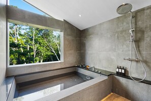 Luxury Villa | Bathroom | Towels