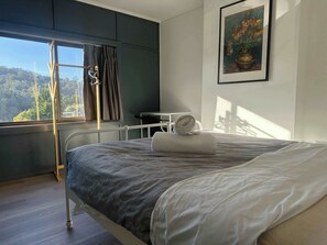 3 bedrooms, desk, iron/ironing board, travel cot