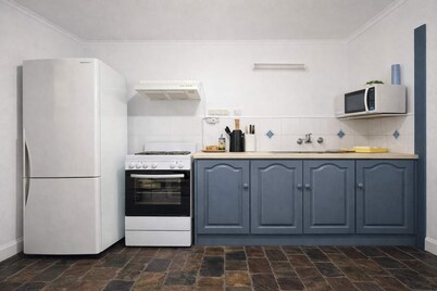 South Hobart Home | 5min to CBD | Parking