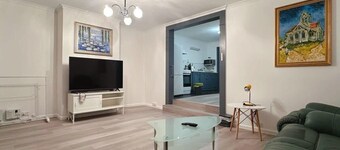 Mountain View House near City