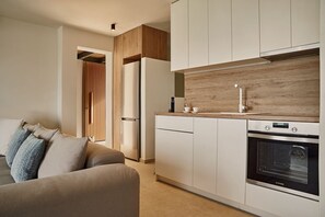 Full-sized fridge, microwave, oven, dishwasher - Naxea Villas I (Naxos)