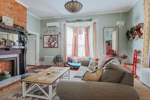 Apartment, Private Bathroom (The Bohemian Suite) | Ruang Istirahat