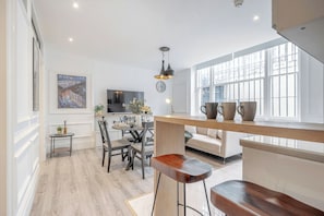 Dining - ✨ MODERN PADDINGTON APARTMENT ✨ Central ✨ Hyde Park ✨ TUBE 📍 (London)