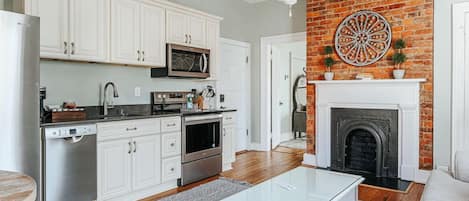 Appartement, salle de bains privée (The Bons Amis Suite) | Bar lounge