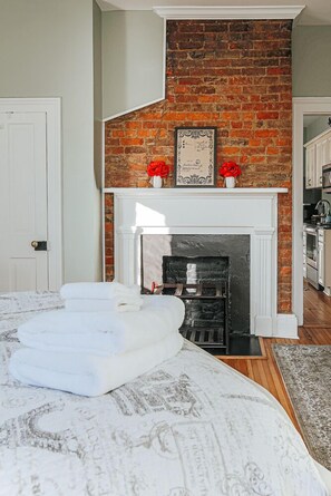 Appartement, salle de bains privée (The Bons Amis Suite) | 1 chambre