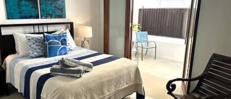 1 Schlafzimmer, Schreibtisch, Bügeleisen/Bügelbrett, Reisekinderbett