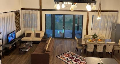 Cozy guest house by the lake