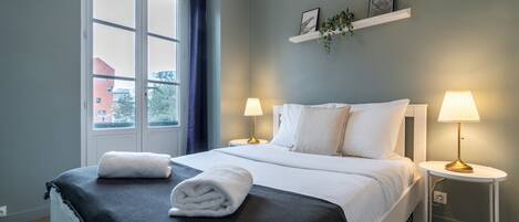 1 bedroom, iron/ironing board, internet, bed sheets