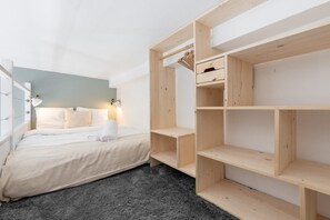 Bügeleisen/Bügelbrett, Internetzugang, Bettwäsche