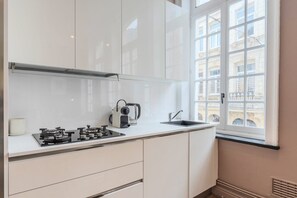 Kjøleskap, mikrobølgeovn, ovn og oppvaskmaskin