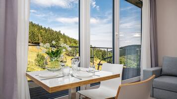 Căn hộ Premium | Khu vực ăn uống tại phòng