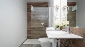 Departamento (334) | Baño | Secadora de cabello y toallas 