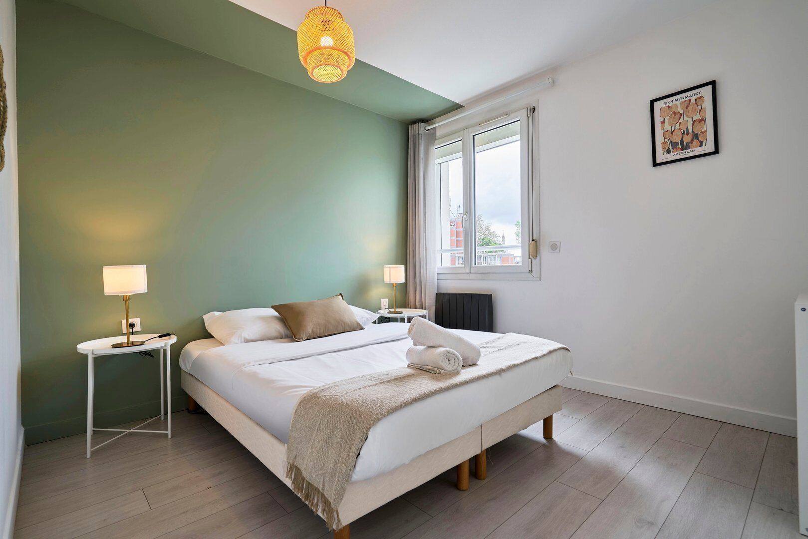 2 bedrooms, desk, iron/ironing board, WiFi