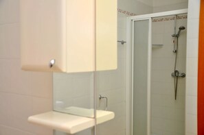 Bathroom - Isolina - One-bedroom Apartment (San Michele al Tagliamento)
