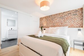 1 habitación, tabla de planchar con plancha, internet y ropa de cama 