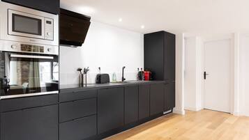 Réfrigérateur, micro-ondes, four, lave-vaisselle