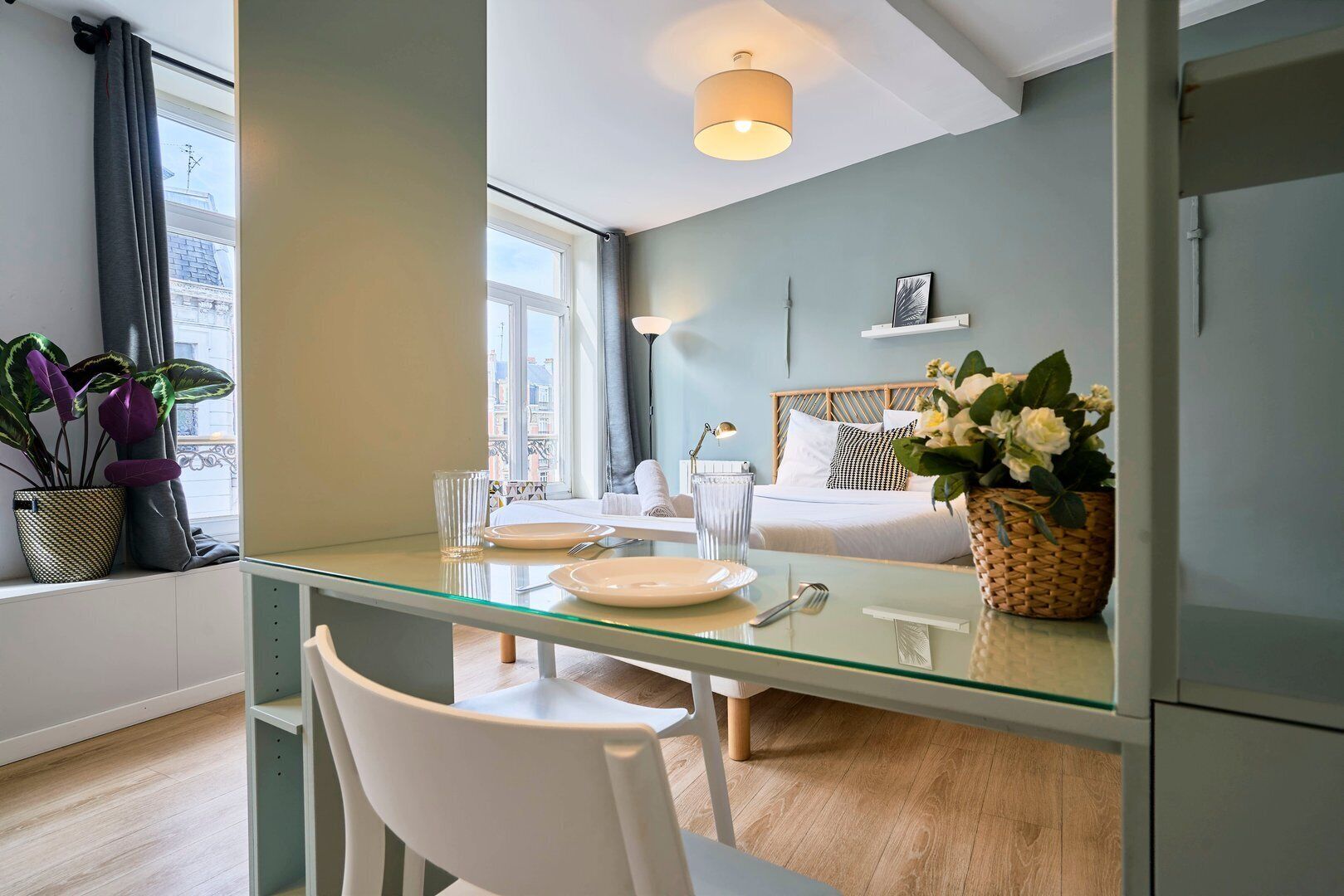 Strykejern/-brett, internettilgang og sengetøy