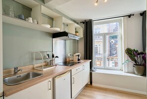 Fridge, microwave, stovetop, coffee/tea maker - Lille Train station nice studio (Lille)