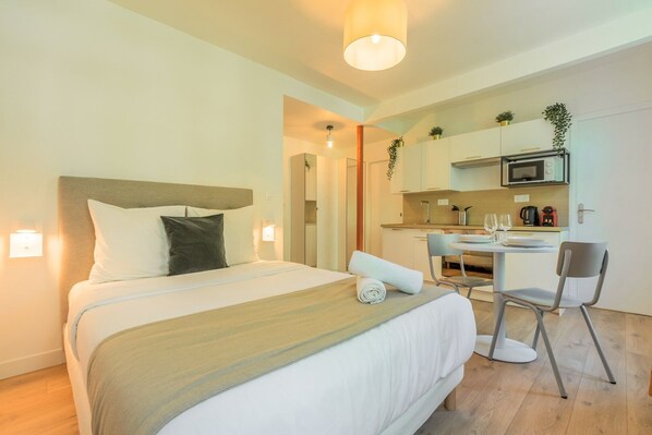 Strykjärn/strykbräda, internet och sängkläder