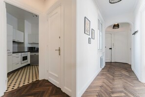 Fridge, microwave, oven, dishwasher - 2 bedroom apartment, near metro (Lille)