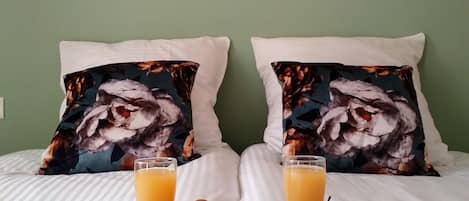 Daily full breakfast (EUR 11.50 per person)