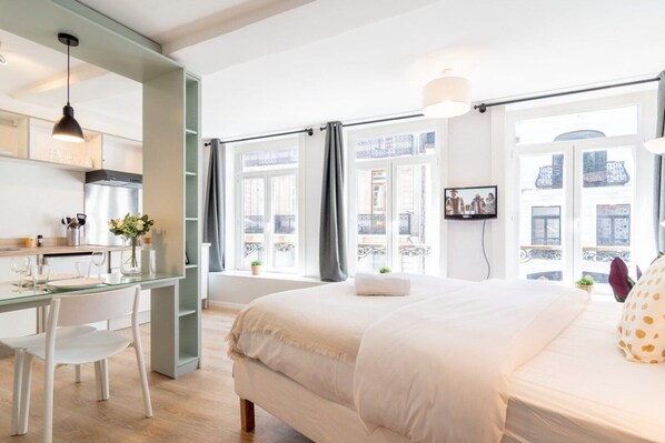 Acesso à internet, roupa de cama