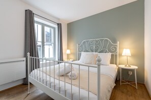 3 chambres, bureau, fer et planche à repasser, accès Internet