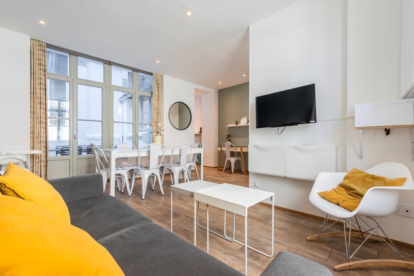 Televisie en een open haard