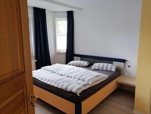 1 soverom, skrivebord, strykejern/-brett og wi-fi (inkludert)