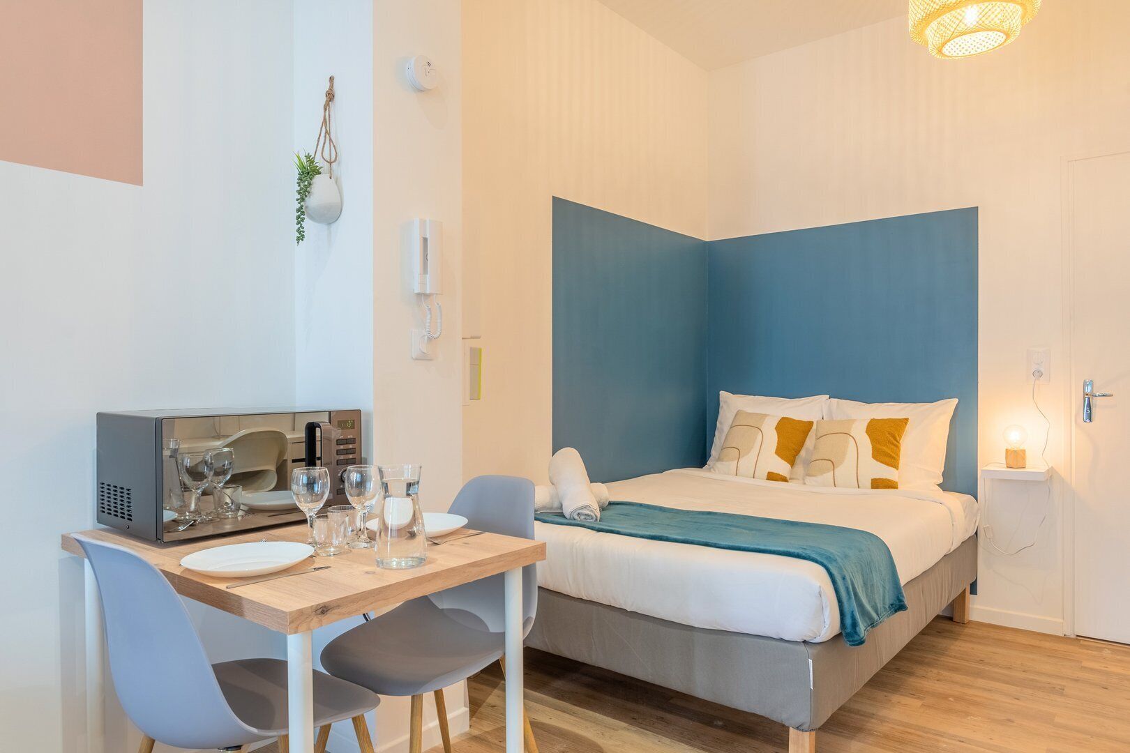 Internet, bed sheets