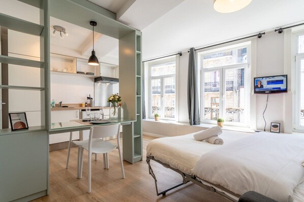 1 bedroom, Internet, bed sheets - Lille Hypercentre/Railway stations-equipped studio (Lille)