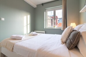 1 多间卧室、办公桌、熨斗/熨衣板、上网接入