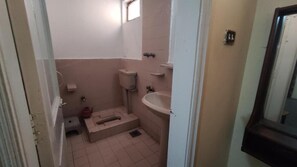 Deluxe Double Room | Bathroom