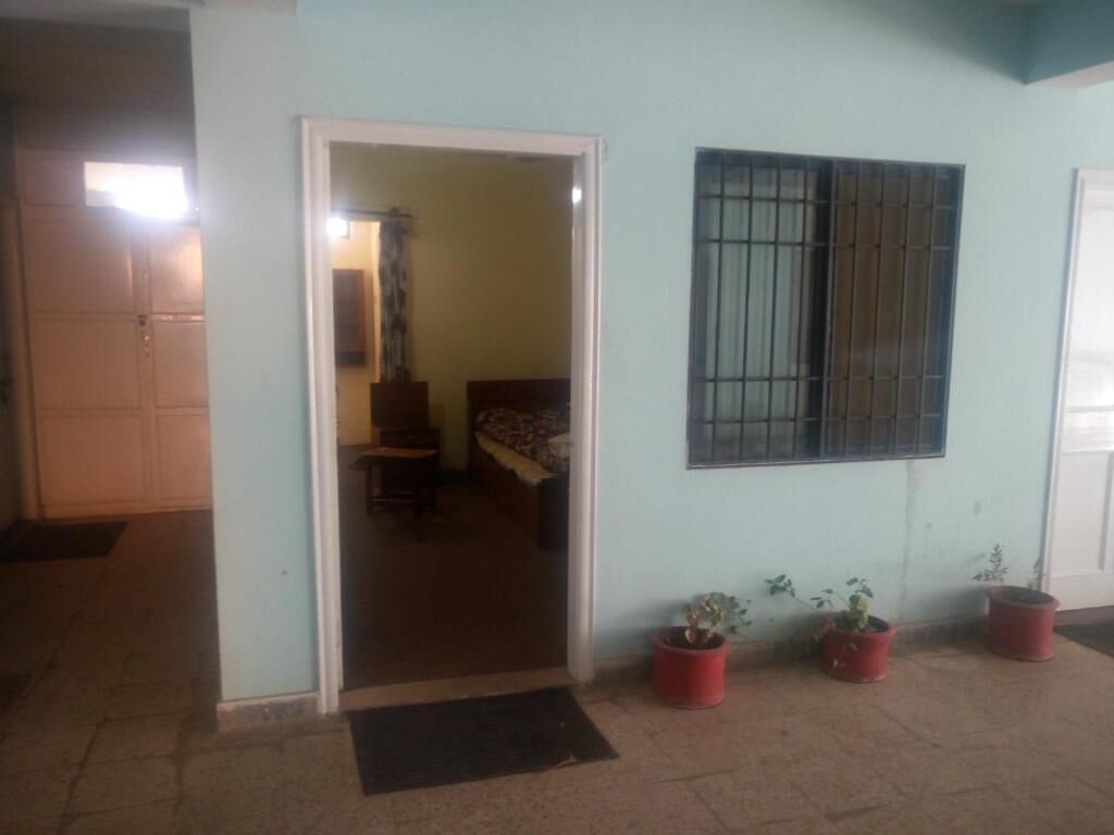 Sistema de insonorización, tabla de planchar con plancha y wifi gratis 