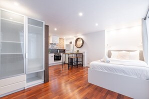 Fer et planche à repasser, accès Internet, draps fournis