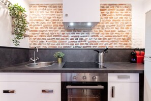 Réfrigérateur, micro-ondes, four, cafetière/bouilloire