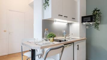 Frigorifero, microonde, macchina per tè/caffè