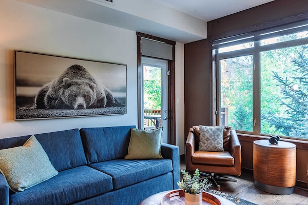 Cozy & Intimate Living Area