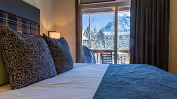 2 chambres, bureau, fer et planche à repasser, lit parapluie