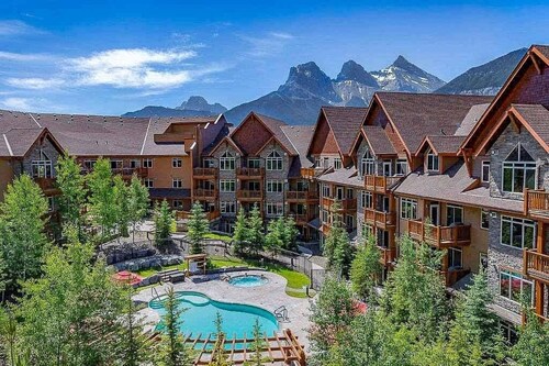 Three Bears Hydeaway at Stoneridge